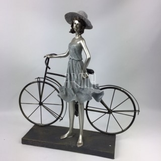 Figurka dama rower